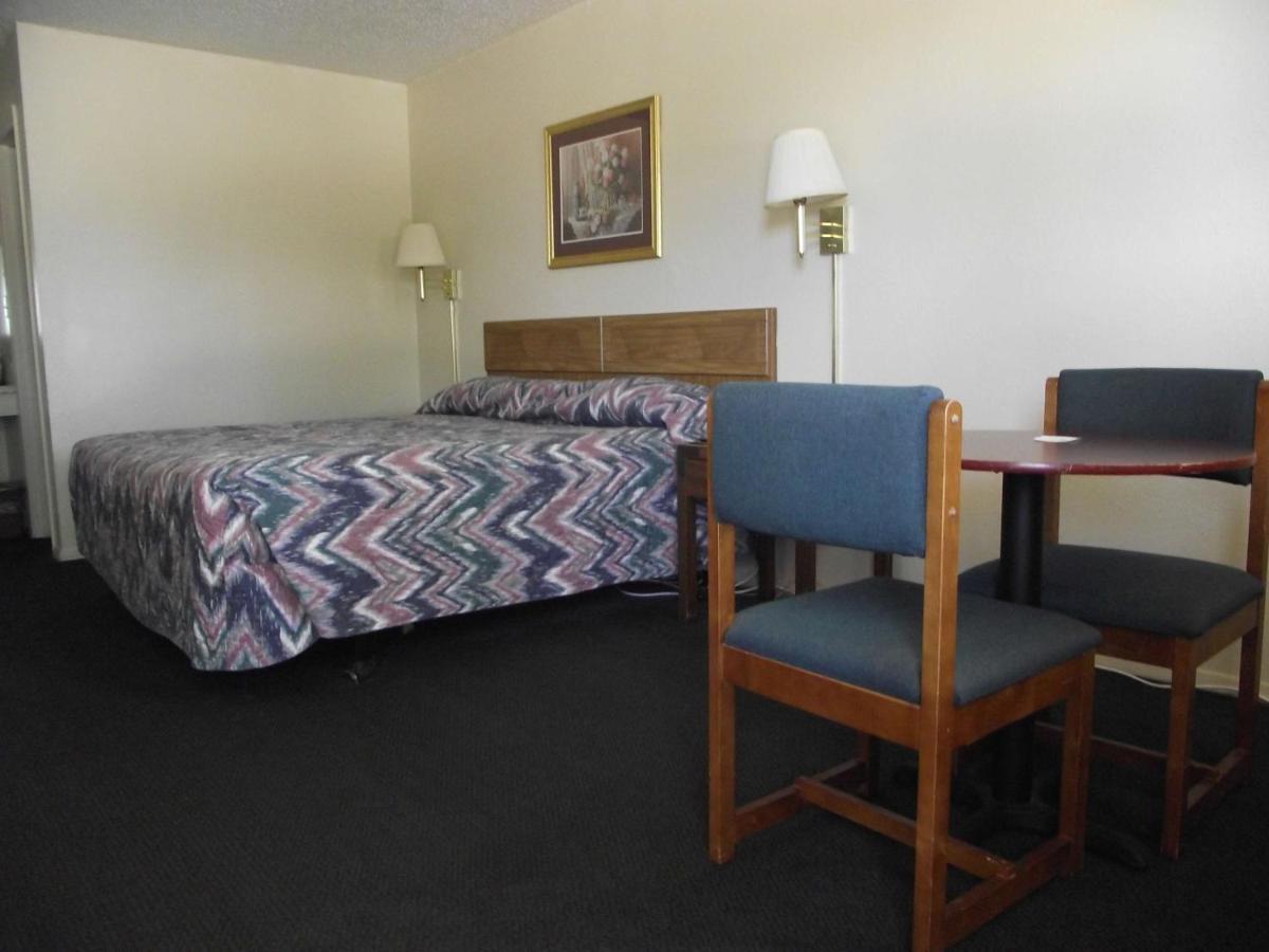 Glen Rose Inn & Suites Екстер'єр фото