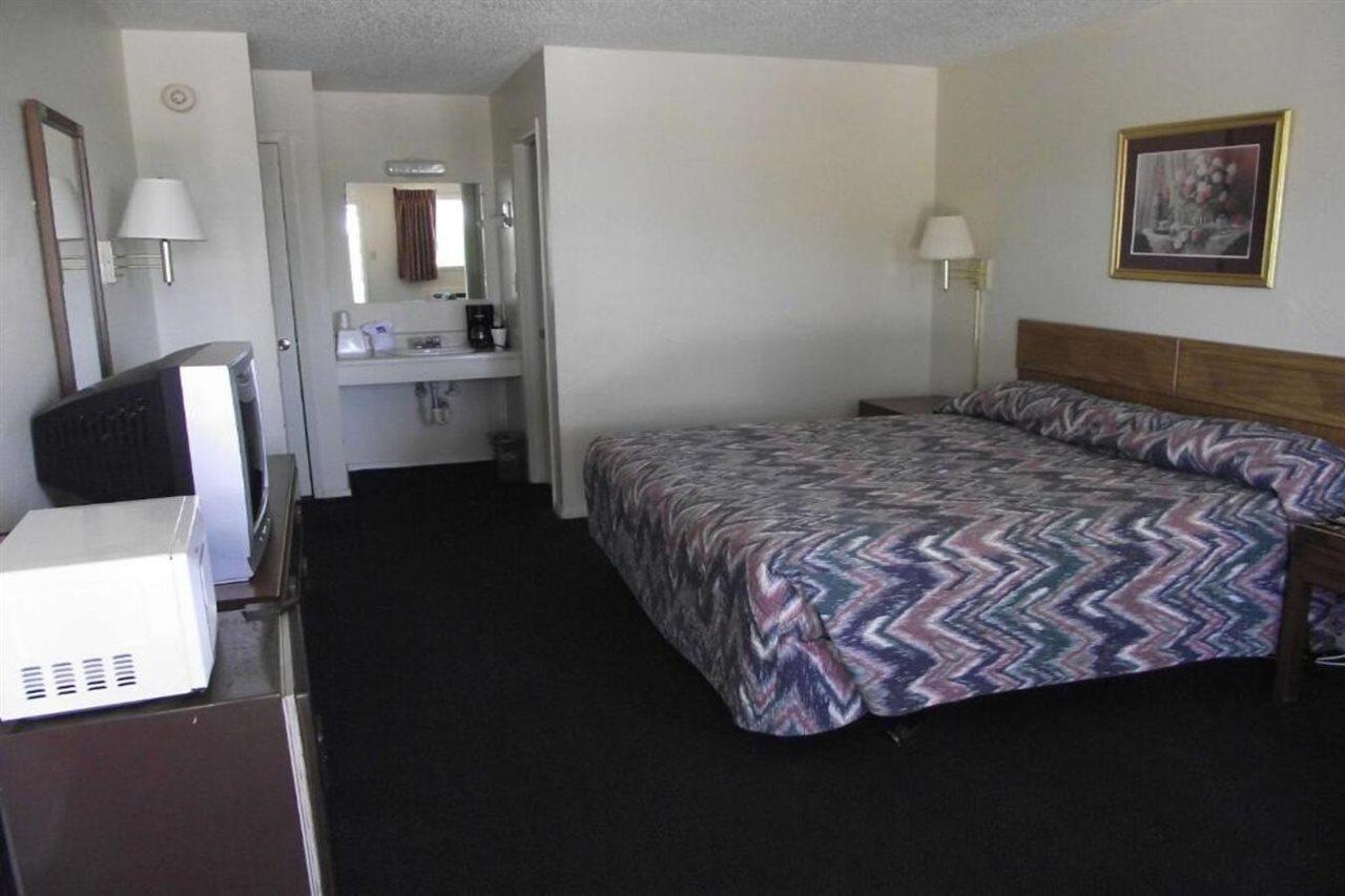 Glen Rose Inn & Suites Екстер'єр фото